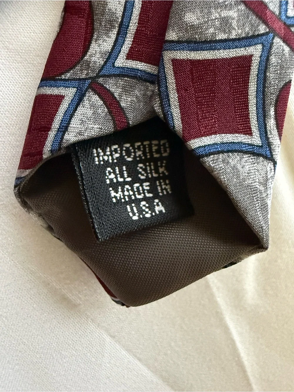 Belinda Men's Burgundy and Gray Geometric Silk Tie 60’ x 4